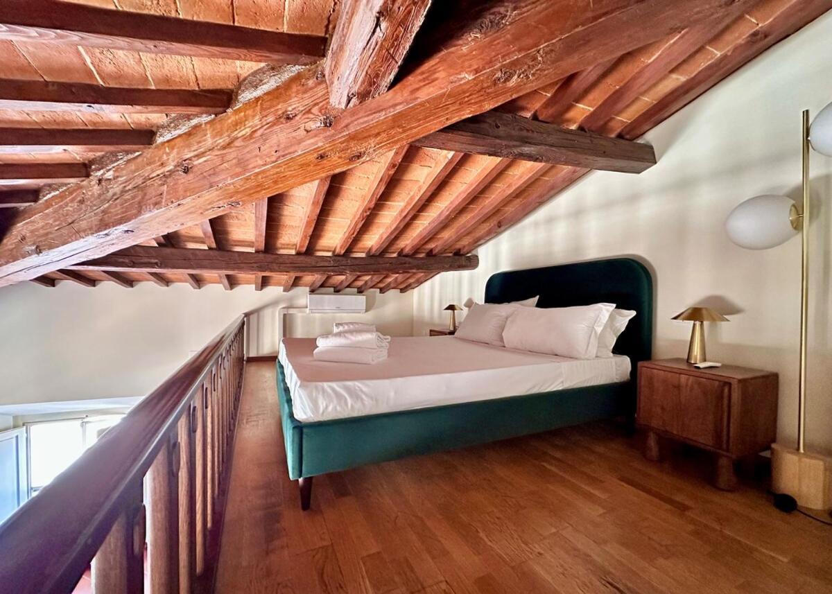 Ad Rondinelli, Apartamento *