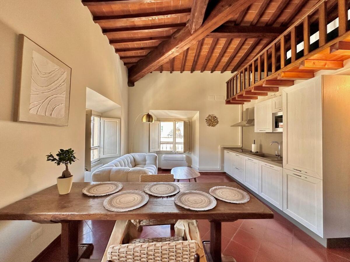 Ad Rondinelli, Florencia