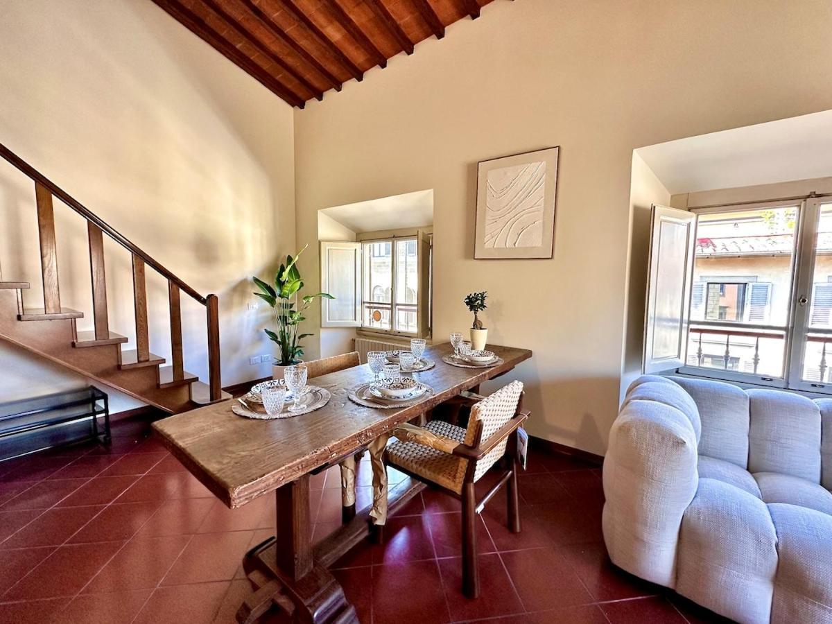 Ad Rondinelli, Apartamento