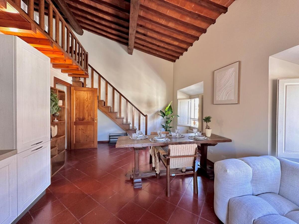 Ad Rondinelli, Apartamento *