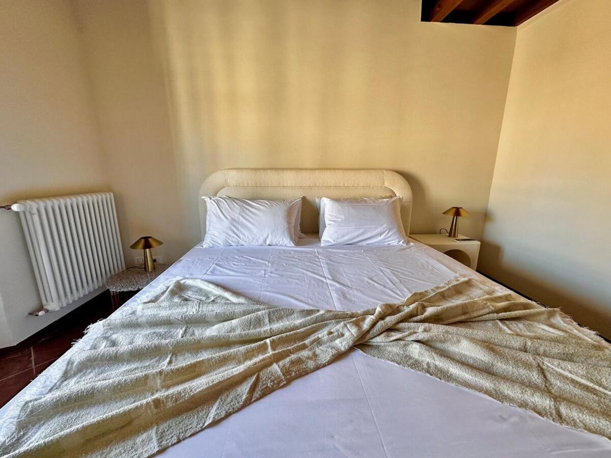 Ad Rondinelli, Apartamento