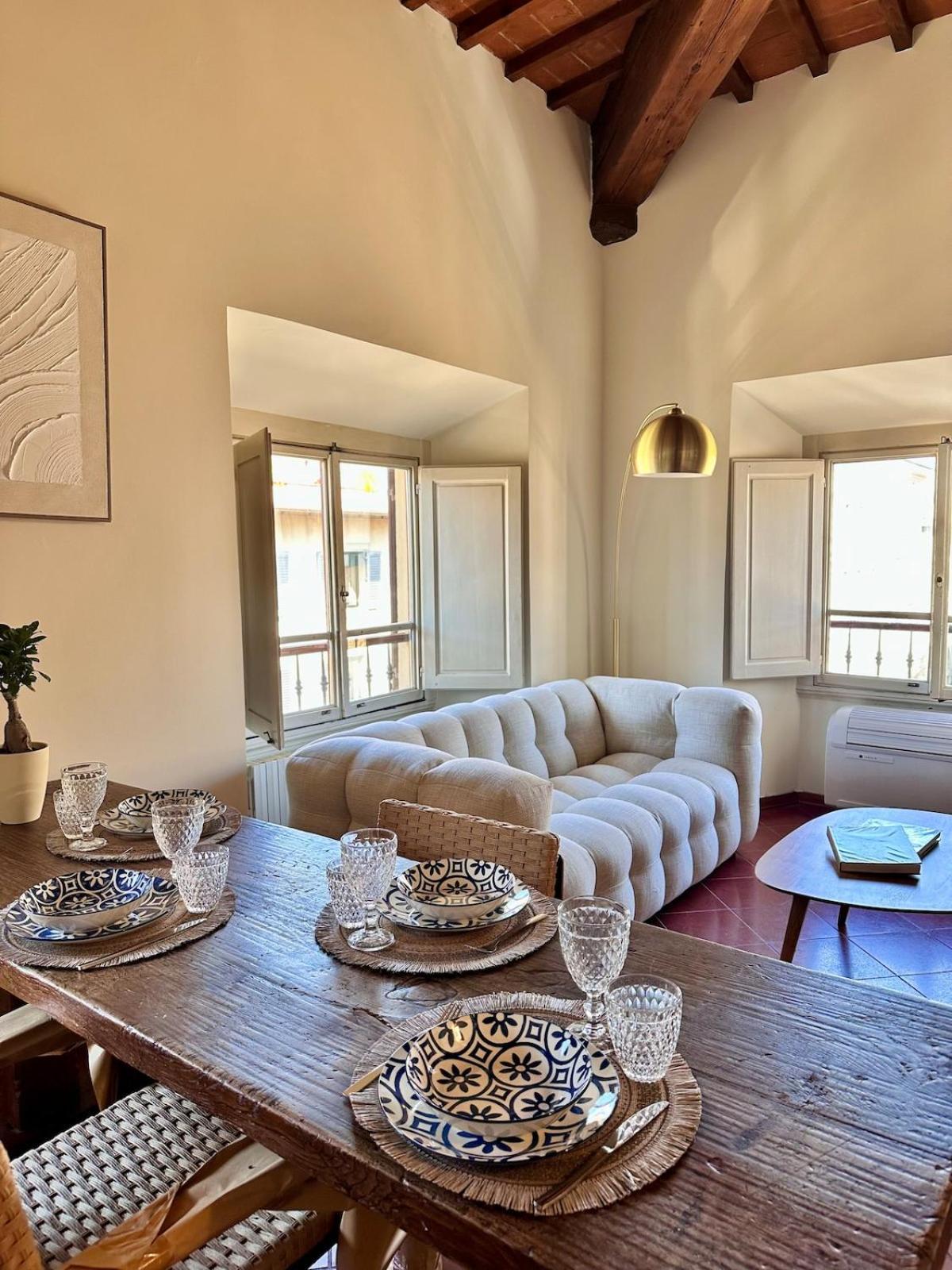 Ad Rondinelli, Apartamento