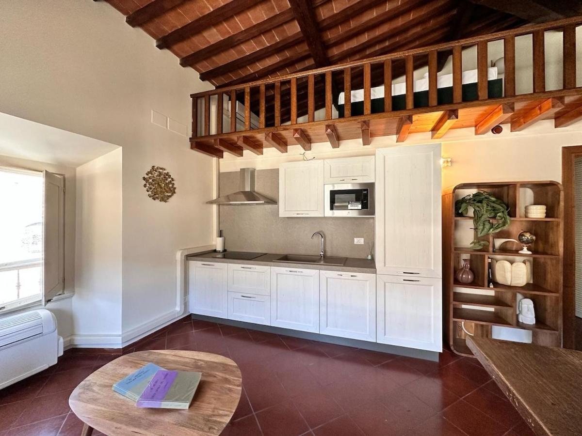 Ad Rondinelli, Apartamento